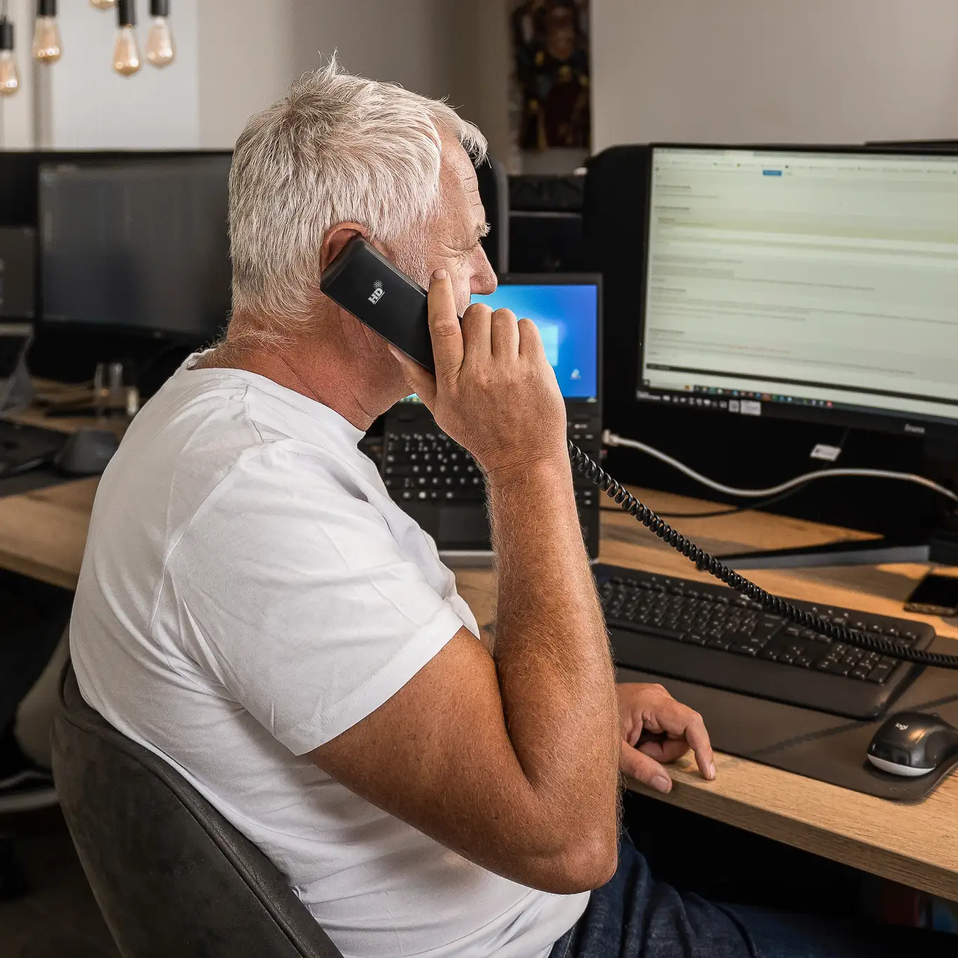 Cobral medewerker aan het werk